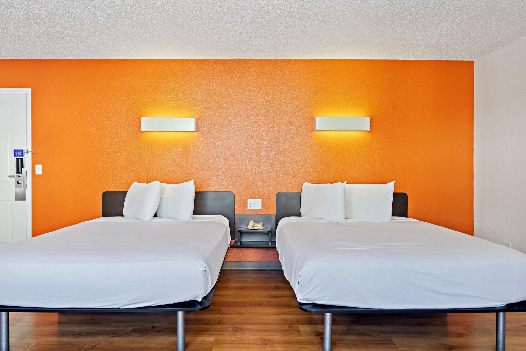 Motel 6-Carlsbad, Ca - Village Bagian luar foto