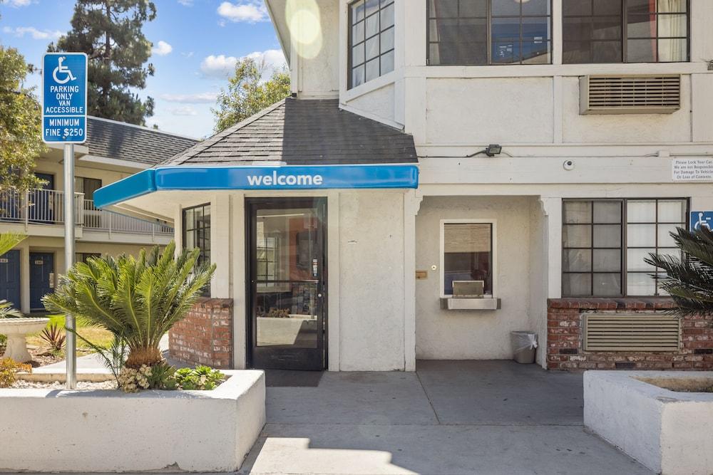 Motel 6-Carlsbad, Ca - Village Bagian luar foto