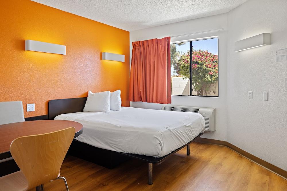 Motel 6-Carlsbad, Ca - Village Bagian luar foto