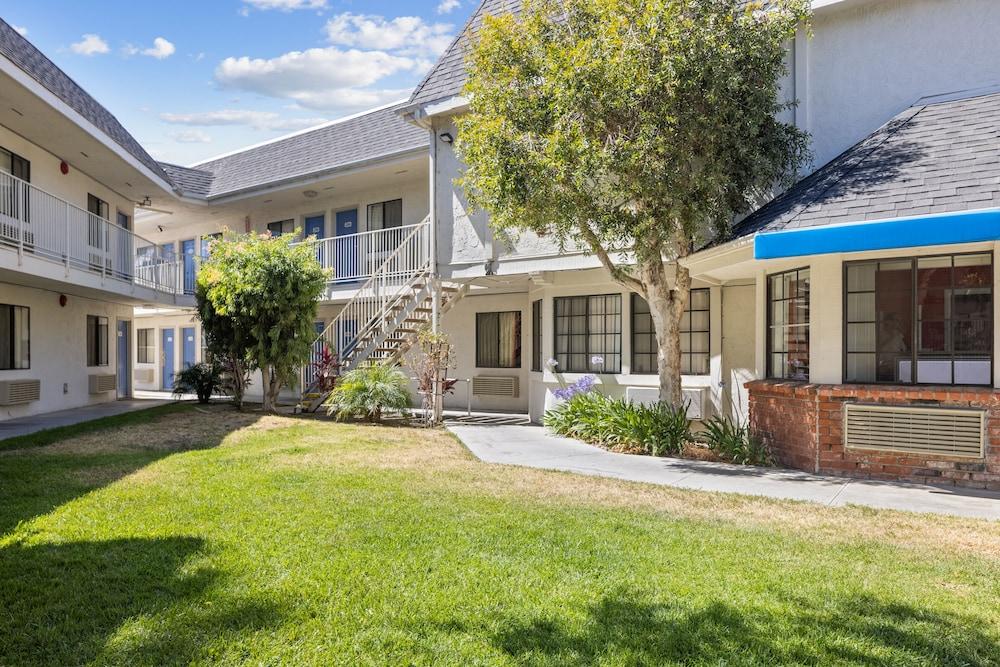 Motel 6-Carlsbad, Ca - Village Bagian luar foto