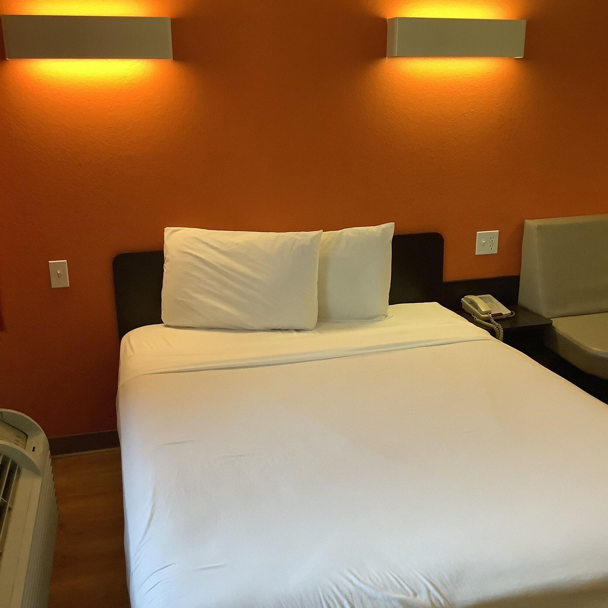Motel 6-Carlsbad, Ca - Village Bagian luar foto