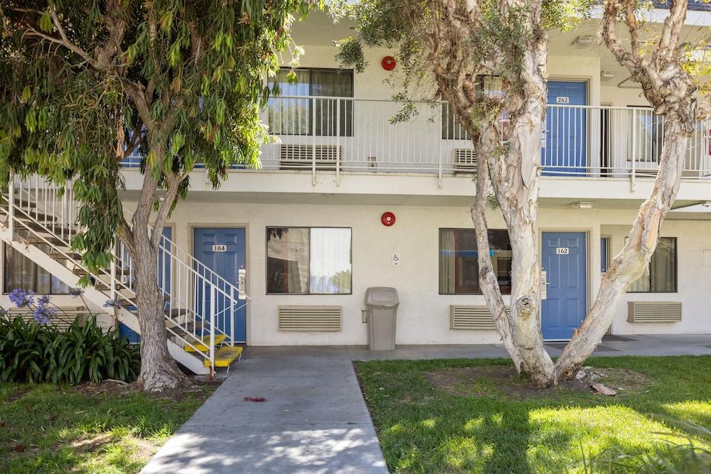 Motel 6-Carlsbad, Ca - Village Bagian luar foto