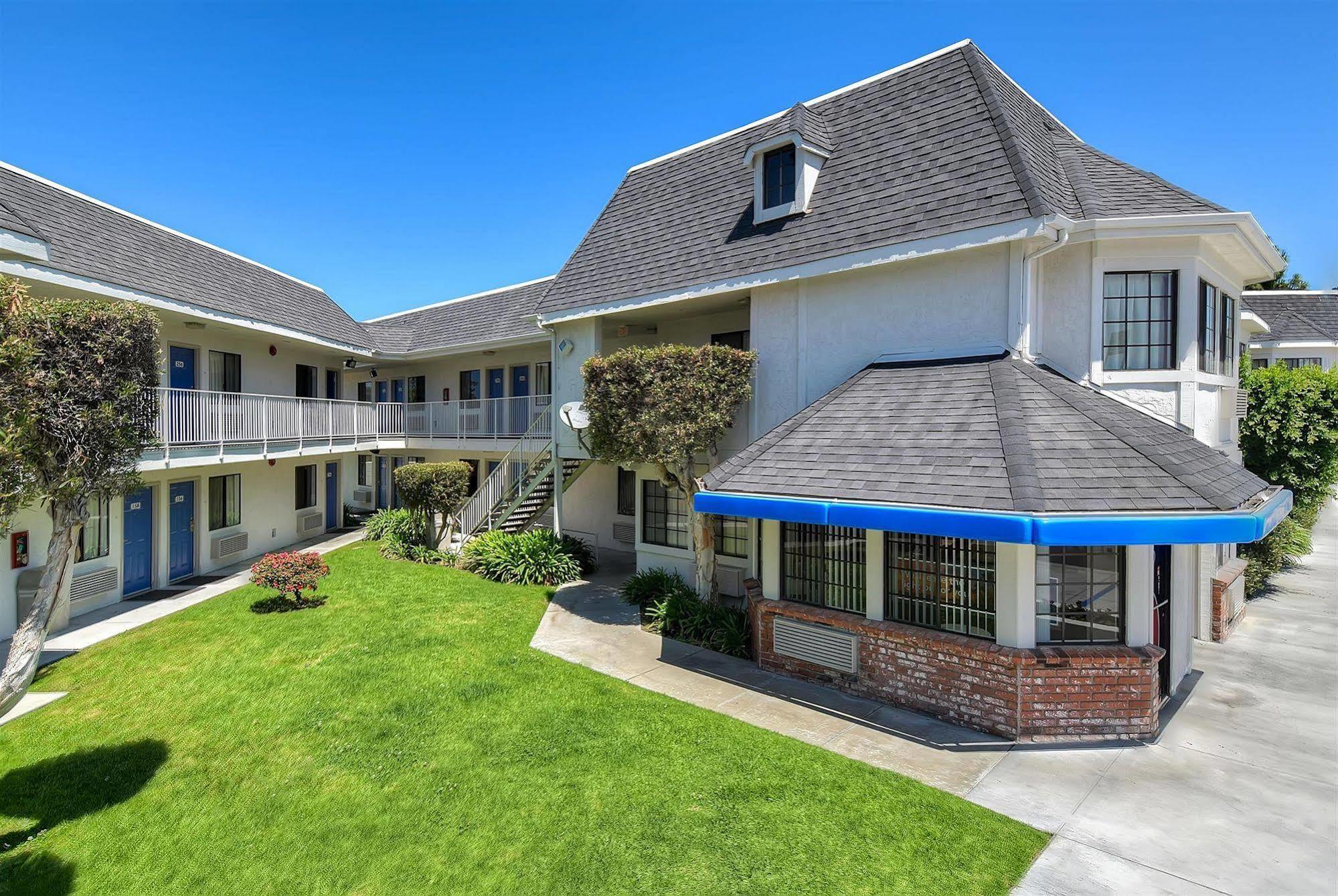 Motel 6-Carlsbad, Ca - Village Bagian luar foto