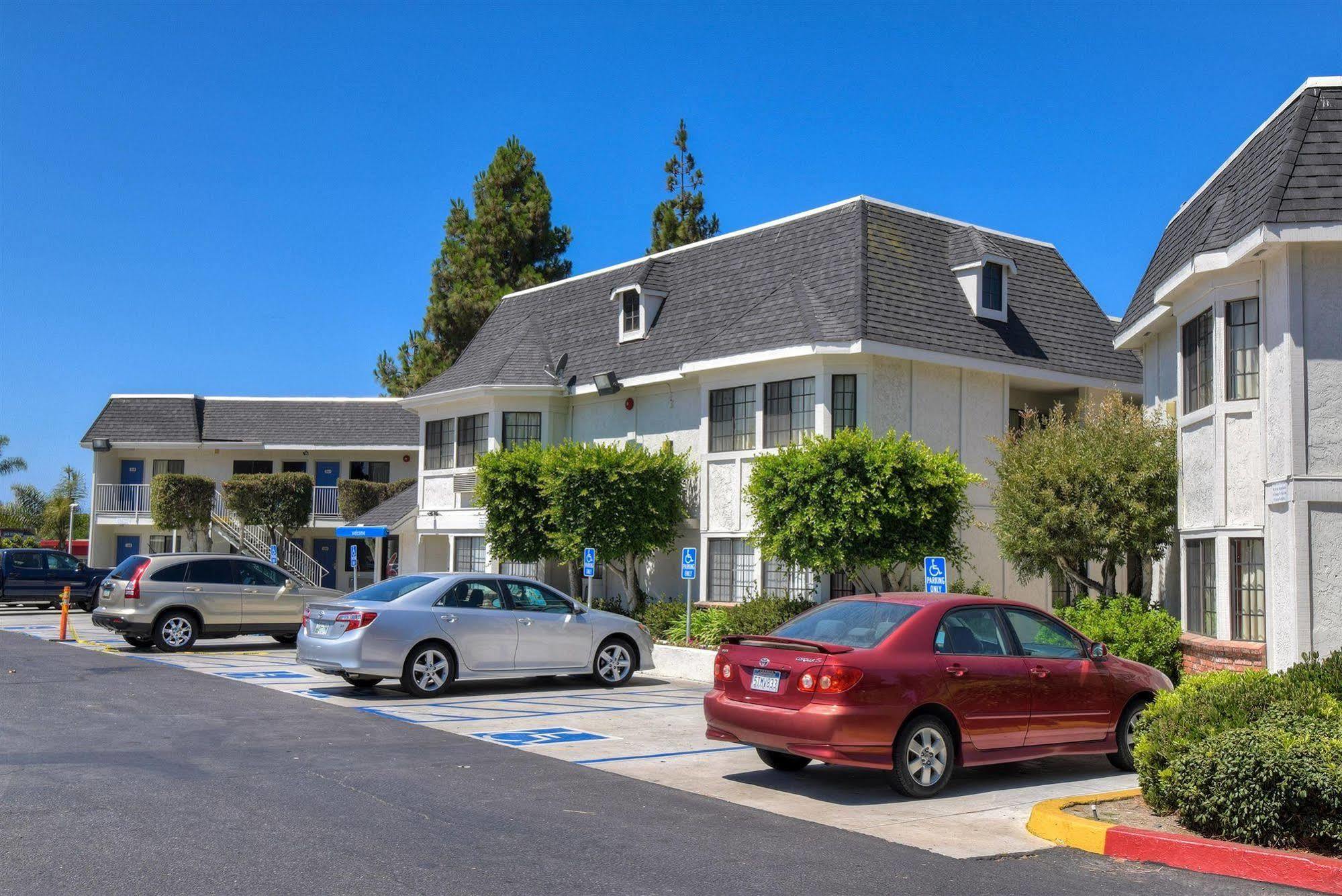 Motel 6-Carlsbad, Ca - Village Bagian luar foto