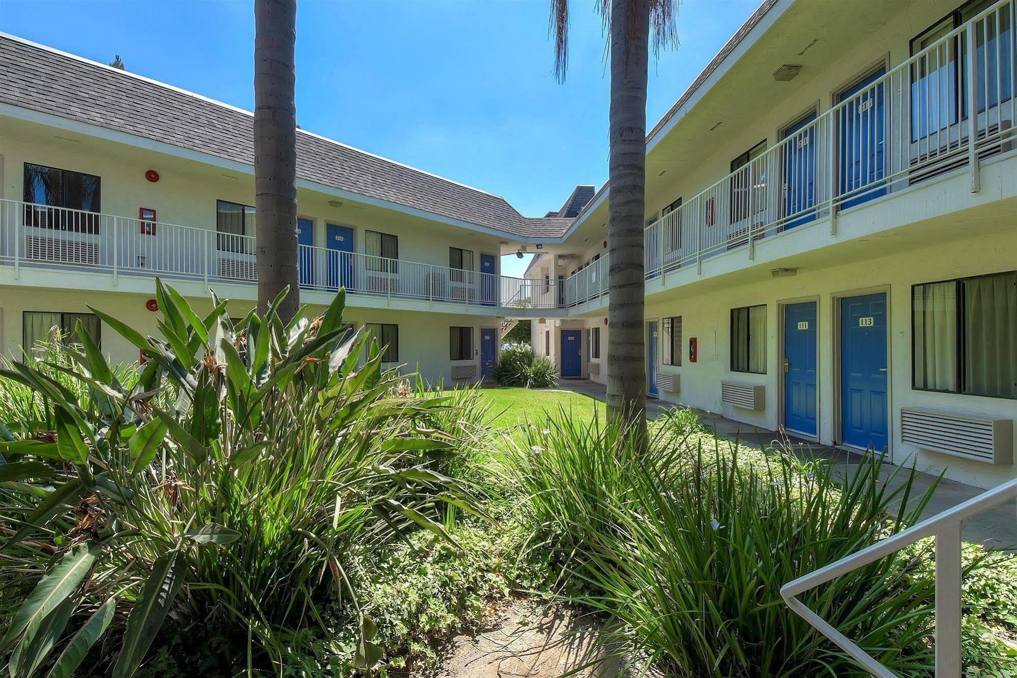 Motel 6-Carlsbad, Ca - Village Bagian luar foto