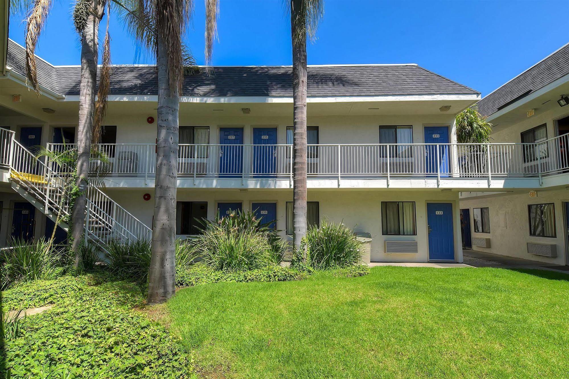 Motel 6-Carlsbad, Ca - Village Bagian luar foto
