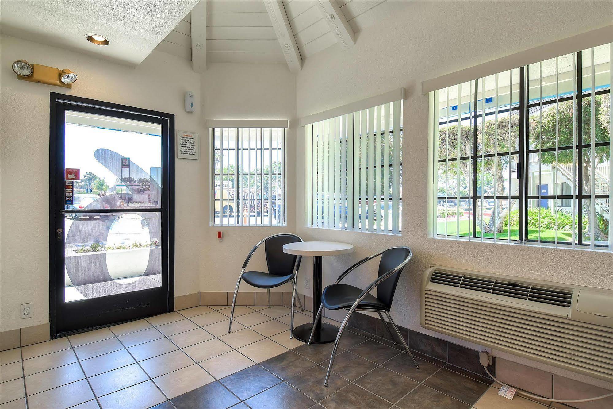 Motel 6-Carlsbad, Ca - Village Bagian luar foto