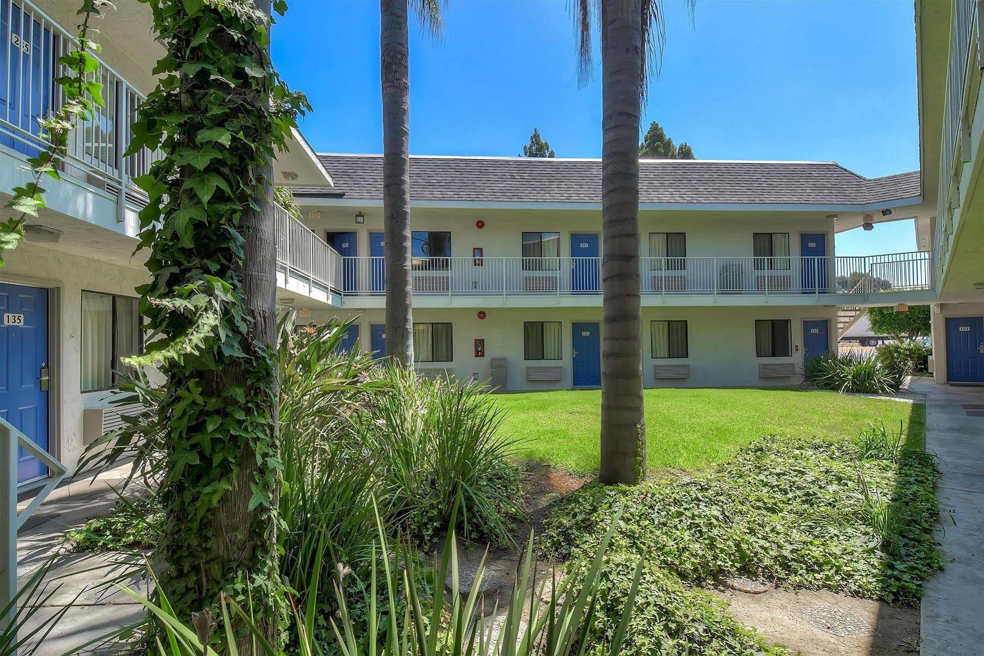 Motel 6-Carlsbad, Ca - Village Bagian luar foto