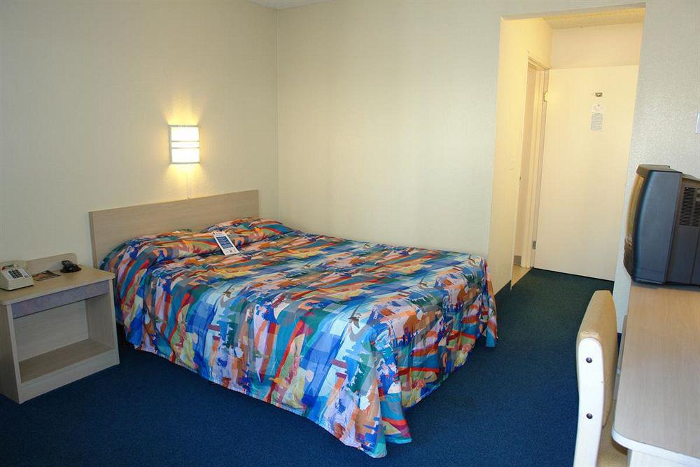 Motel 6-Carlsbad, Ca - Village Bagian luar foto