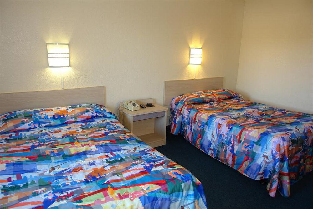 Motel 6-Carlsbad, Ca - Village Bagian luar foto